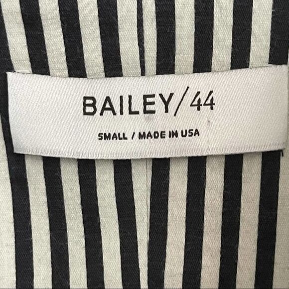 Bailey 44 Gangway Pinstripe Zip Up Blazer Sz Small - Picture 4 of 8